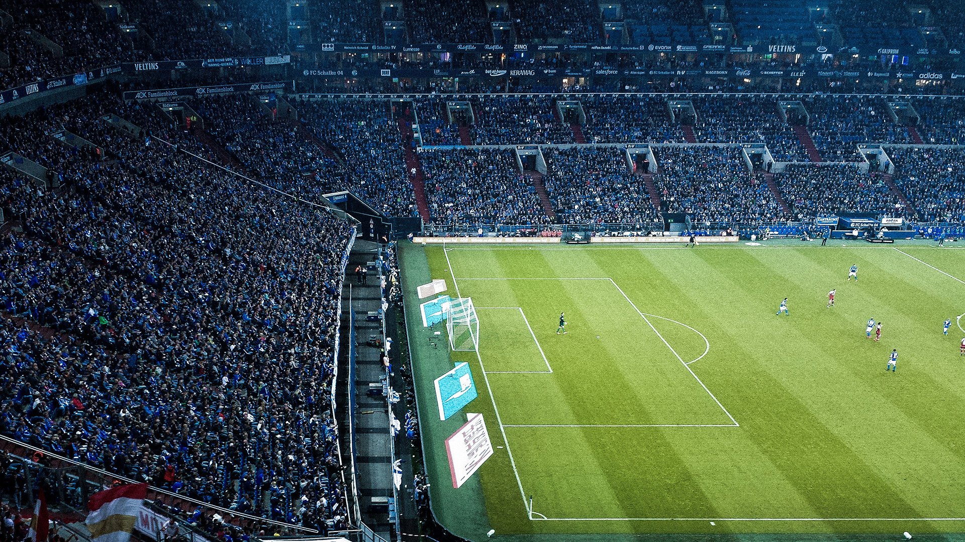 足球赛场焦点！日本队对阵法国队，冠军之争悬念重重，胜负难料